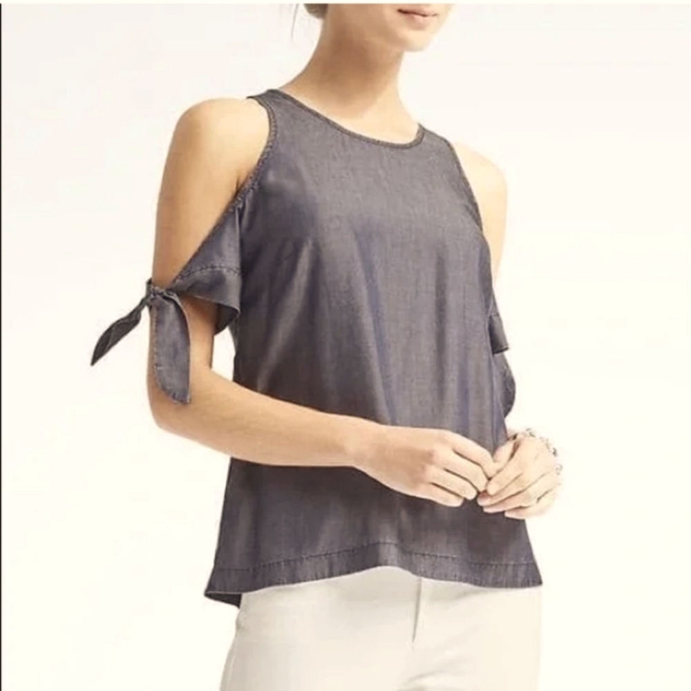 BANANA REPUBLIC Premium Denim Blue Chambray Cold Shoulder Blouse‎ Size Medium